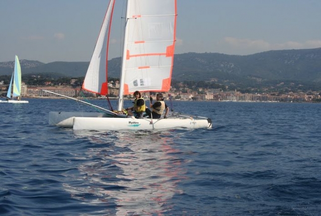 Aprender el catamarán en la escuela de vela 